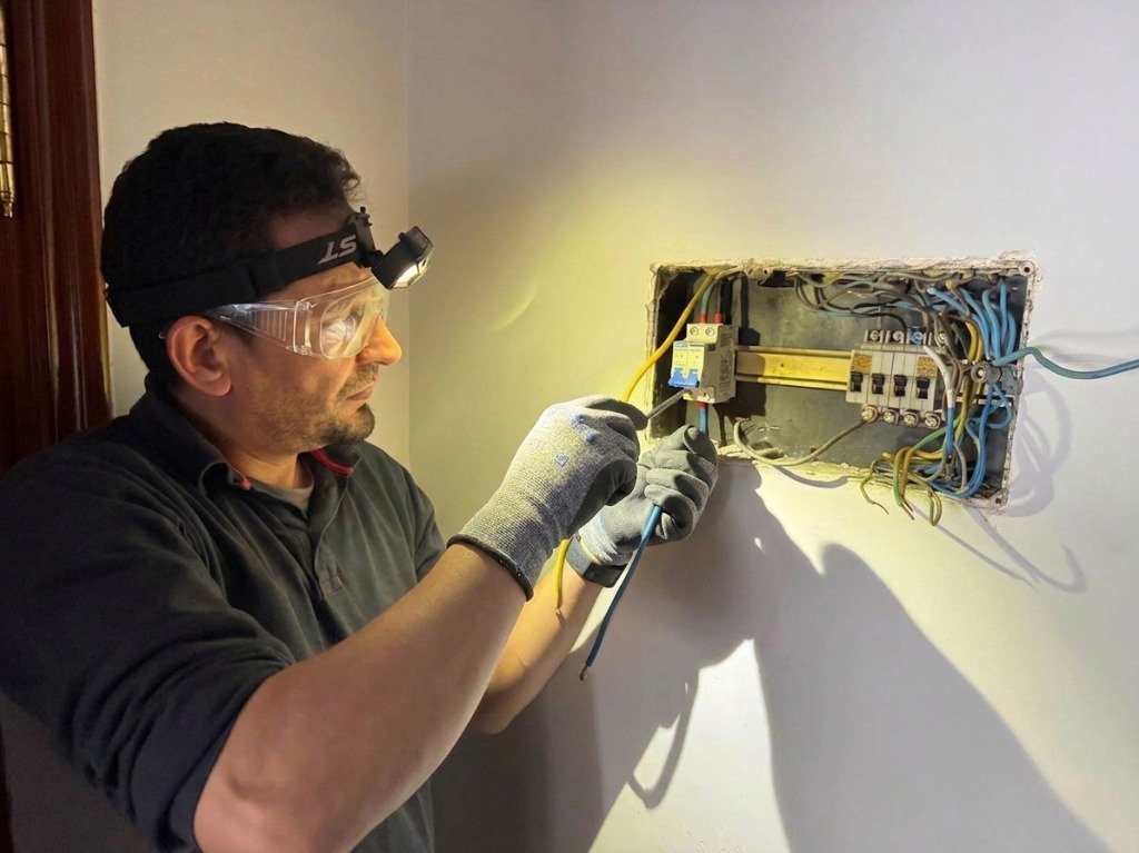 Trabajo de Electricidad en Vivienda - Antes